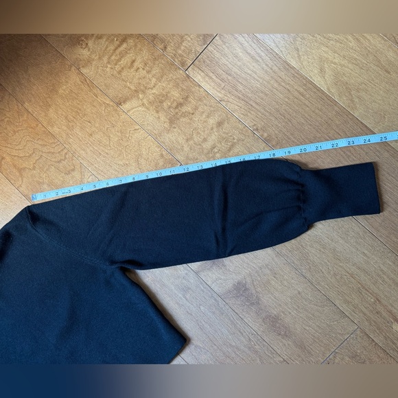 Aritzia Wilfred black long sleeve cropped turtleneck top - Picture 2 of 6